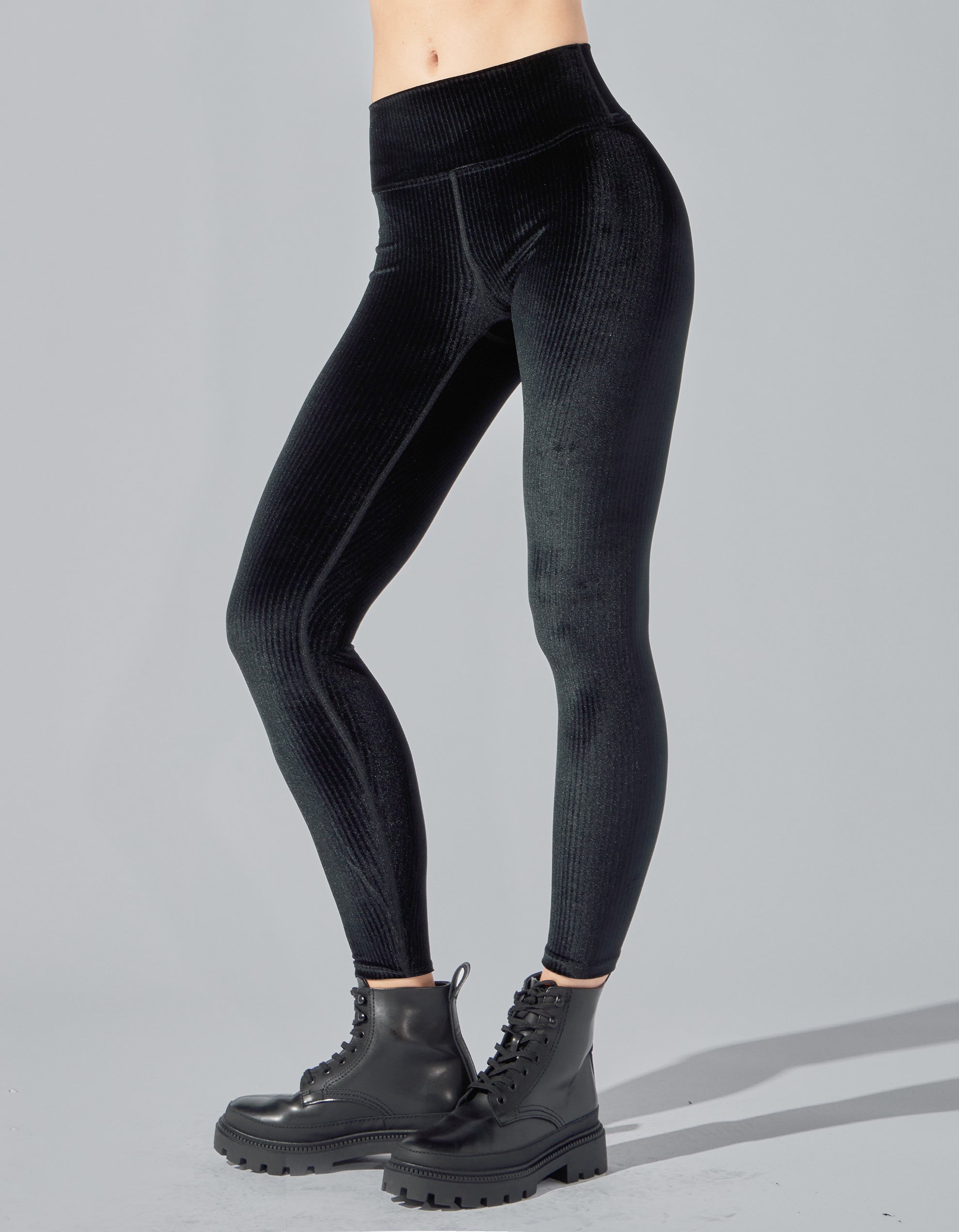 BLACK VELVET LEGGINGS  Black velvet leggings, Velvet leggings outfit,  Black velvet leggings outfit
